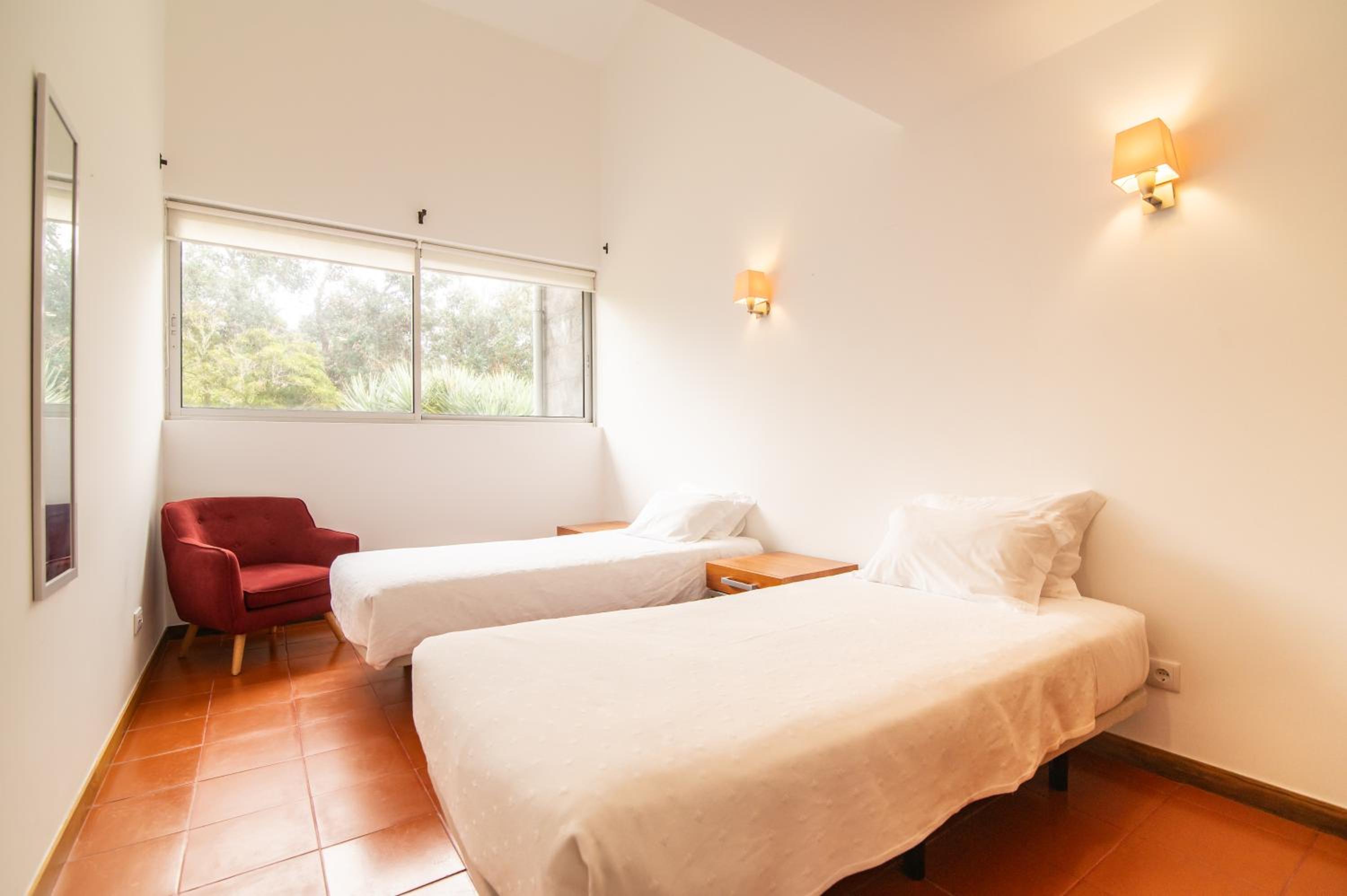 2 Bedrooms, House