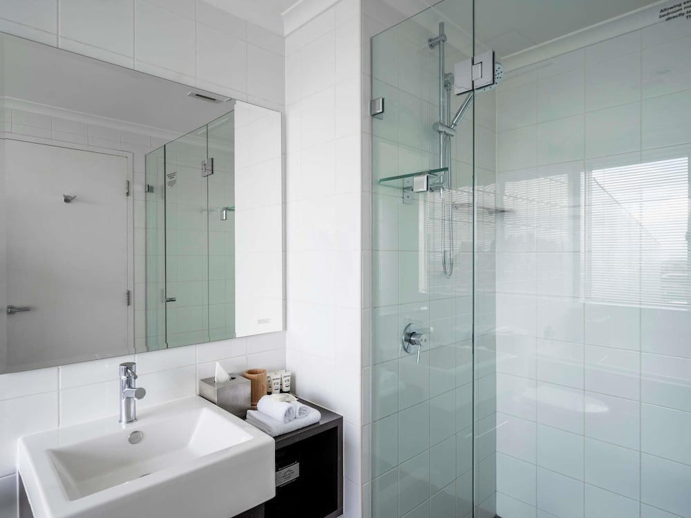 Mercure Sydney St Leonards 76/76