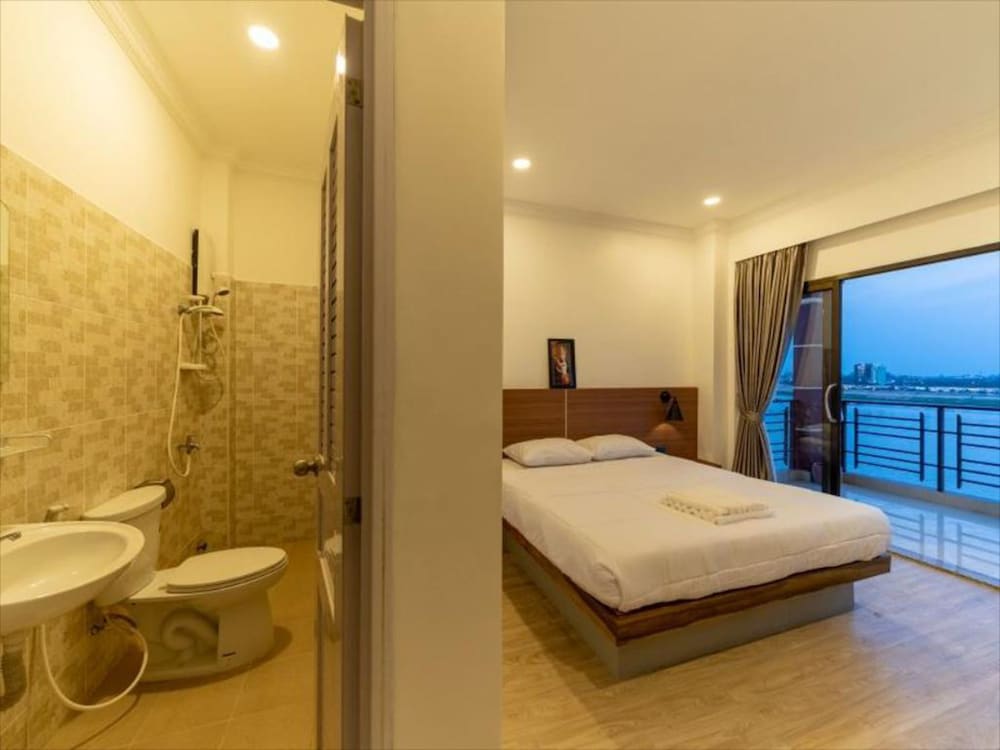 Harmony River Hotel 30/30
