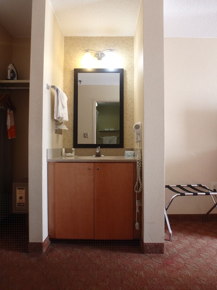 Quality Inn At Bangor Mall 7/36