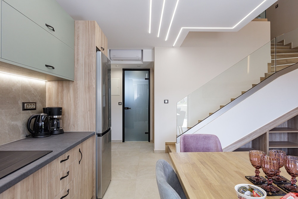 Sapphire Blue Suites 40/87