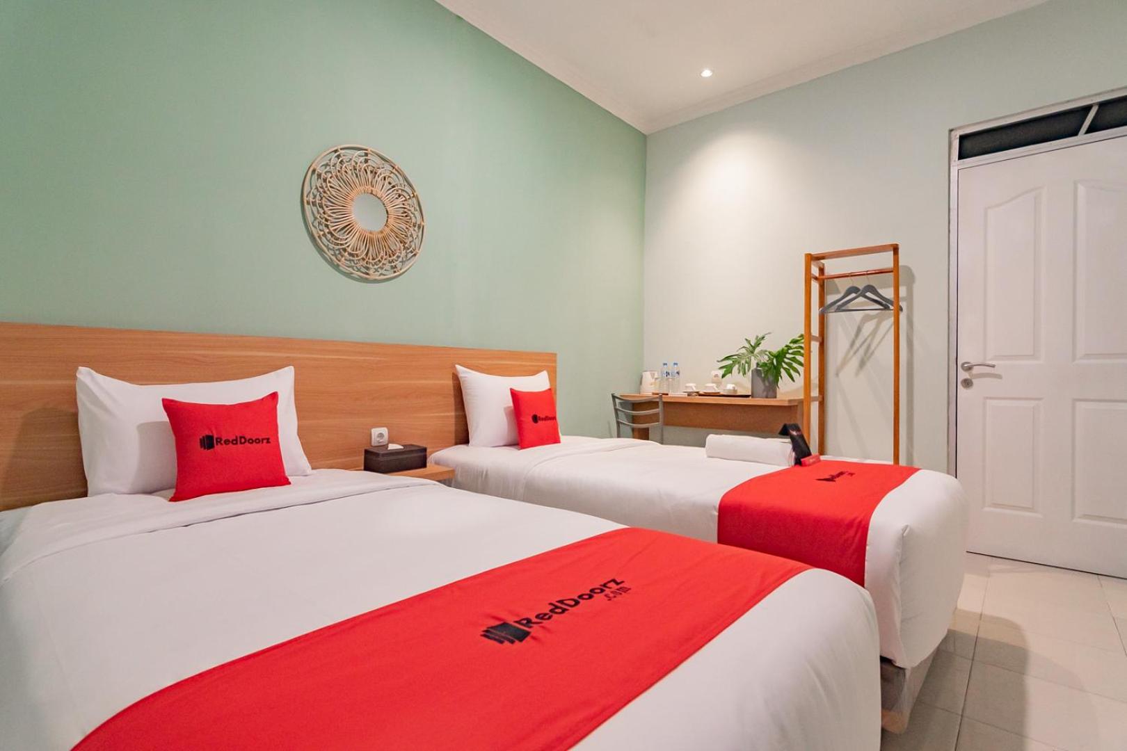 RedDoorz Plus Bagusrangin Street 17/31