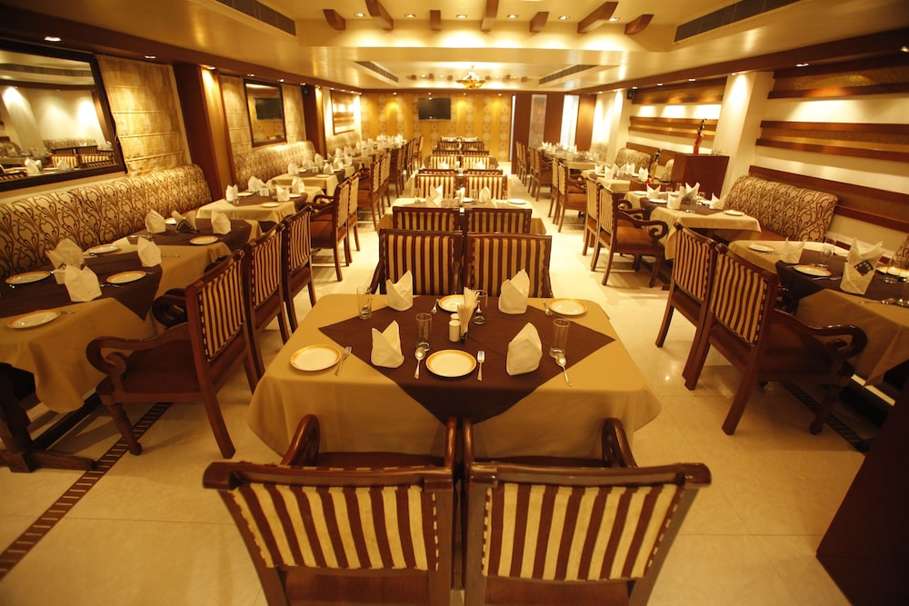 MAHALAKSHMI PALACE HOTEL 17/24