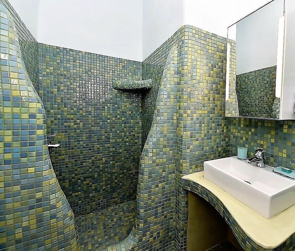 Tinos Aqua Palazzo 70/71