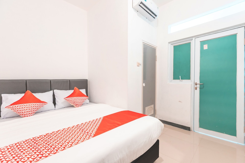 OYO 2223 J&b Room Utan Kayu 11/21