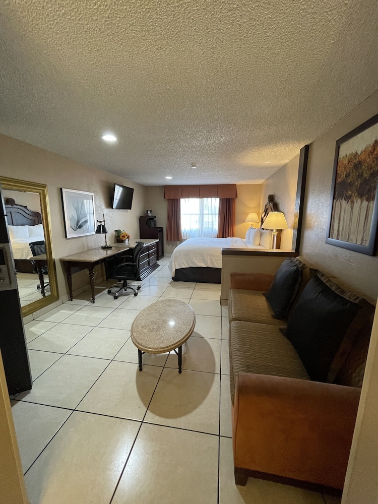 Quality Inn Suites Near the Border 44/67