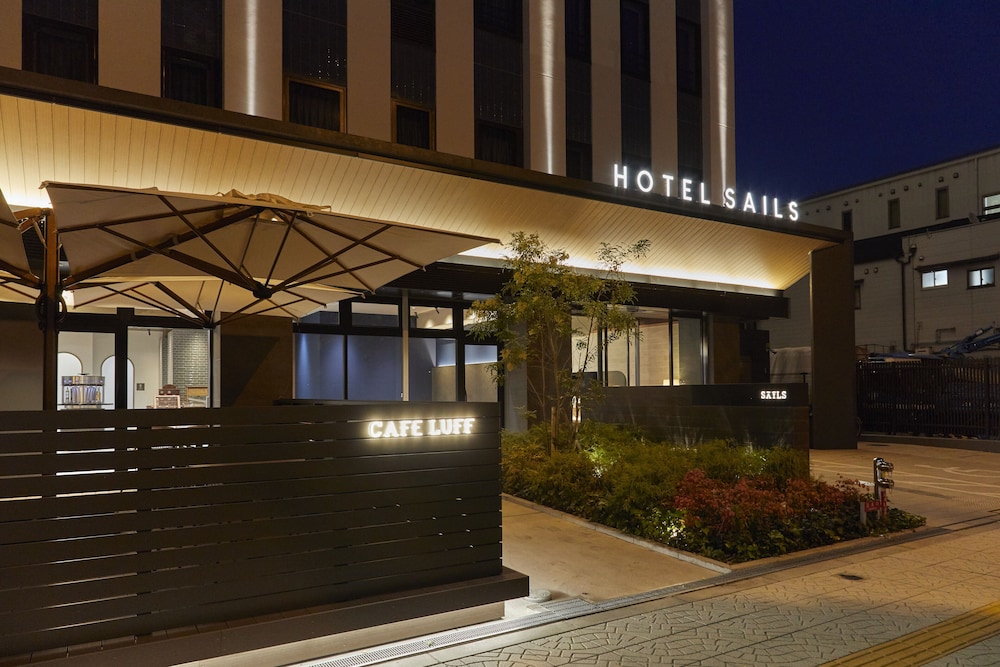 Hotel Sails 4/49