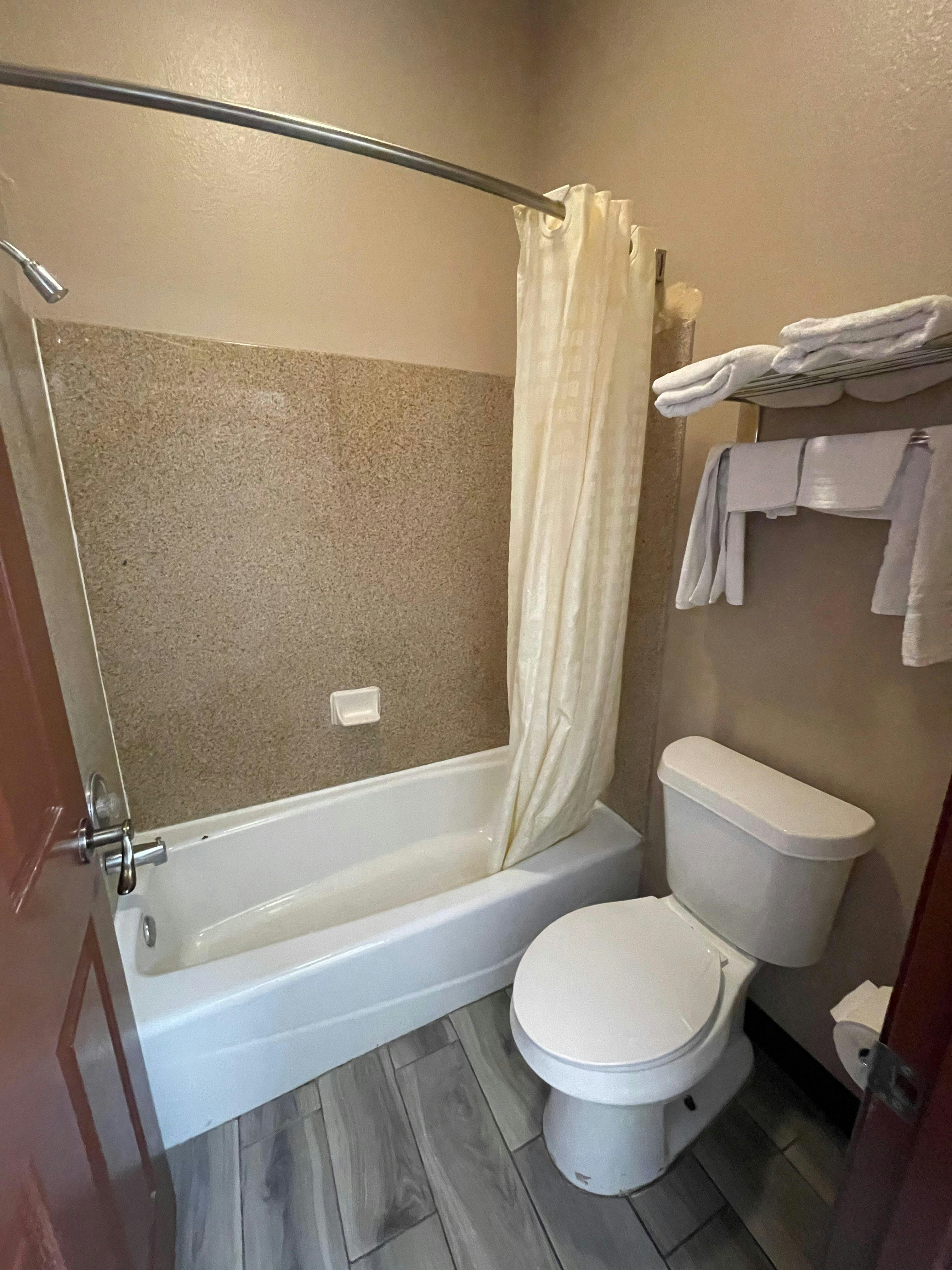 Airport Inn & Suites South Padre Island I 37 20/23