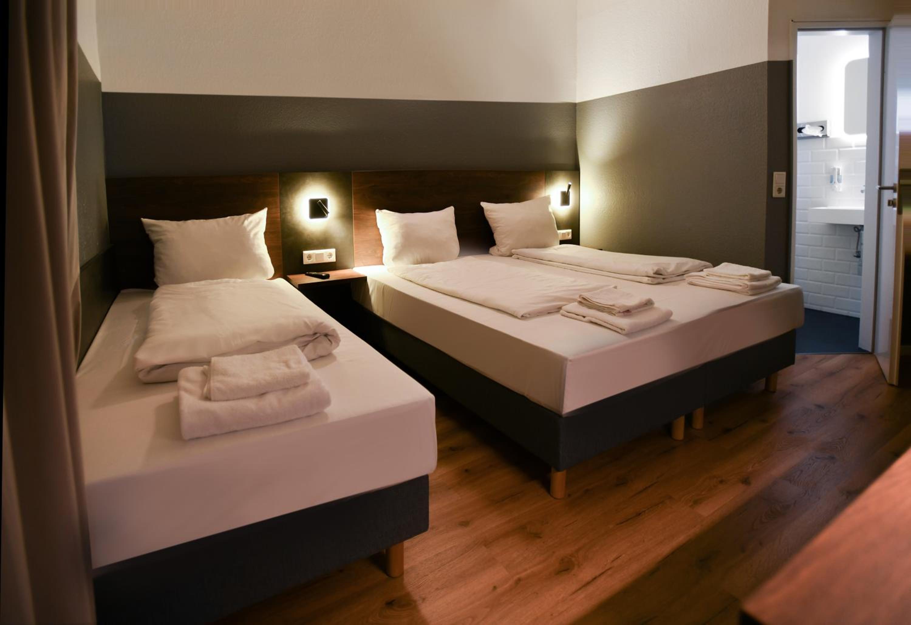 Apadana Hotel 11/50