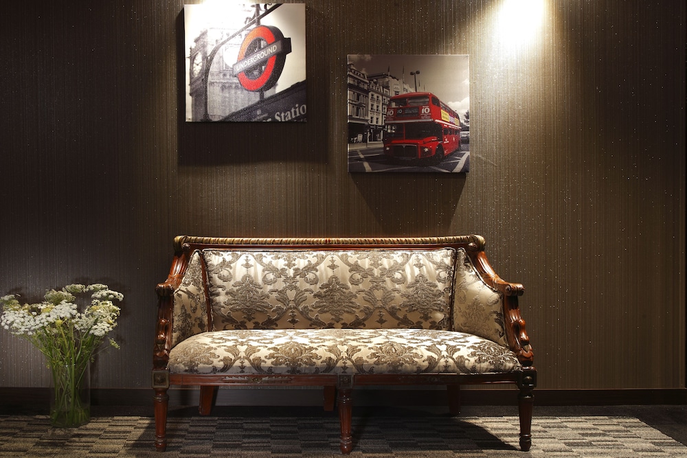 Grace Hotel 10/50