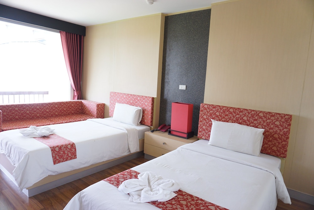 Panatara Hotel 10/35