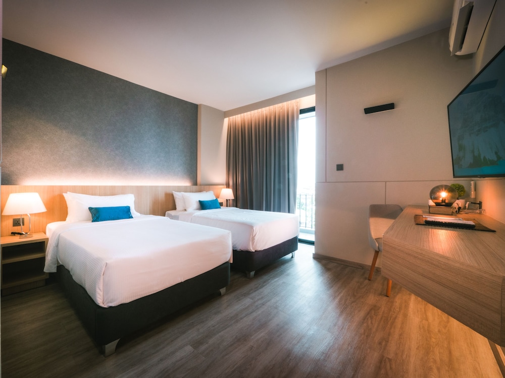 56 Hotel 23/50