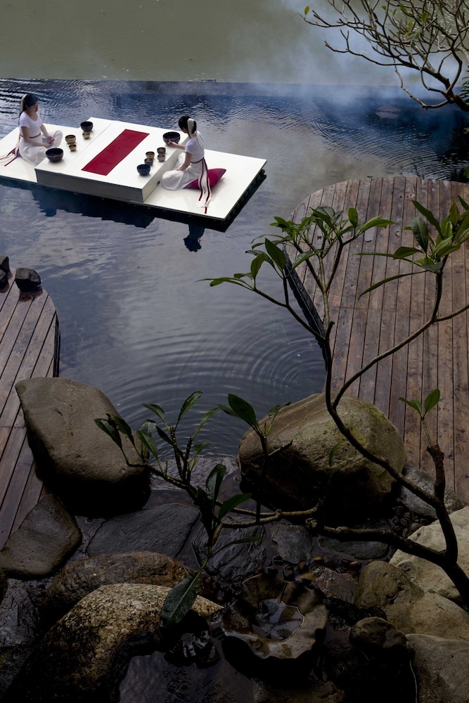 VOLANDO URAI SPRING SPA AND RESORT 54/66