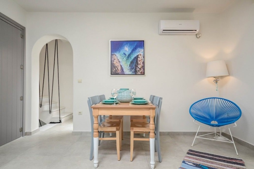 Plaka Collection Villas 6/25