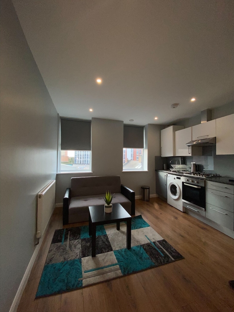 Easy Lets - Showcase Apartments 14/45