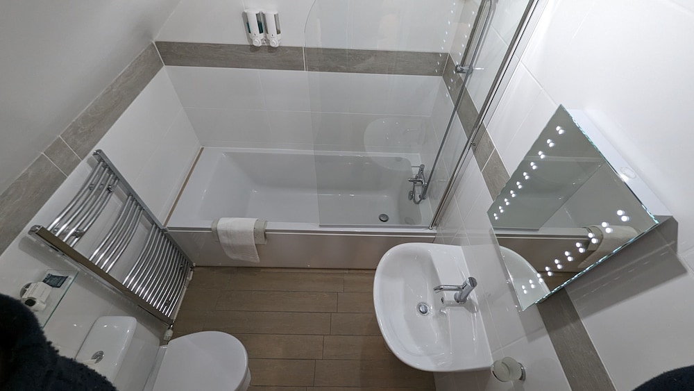 Ivybridge Guest House 48/50