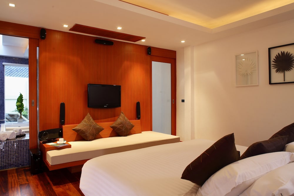 La Flora Resort Patong 13/70