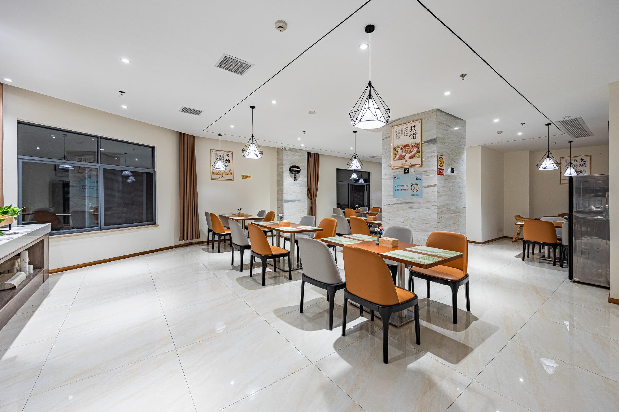 City convenient hotel (Hengyang railway station store) 20/29