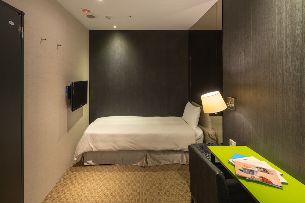 FINDERS HOTEL 50/50