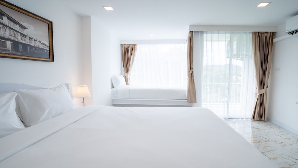 B2 Phuket Premier Hotel 15/30