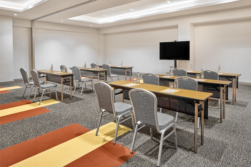 Park Inn By Radisson Clark 40/50
