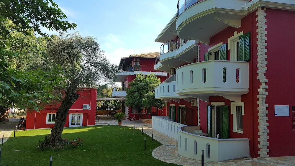 Oasis Apartments 40/50