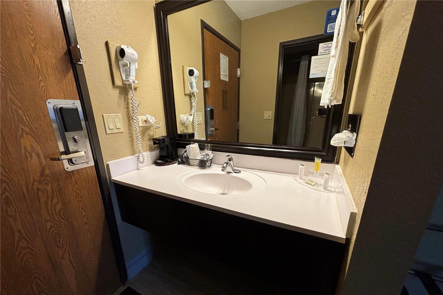 Super 8 by Wyndham McLean/Bloomington SW 5/7