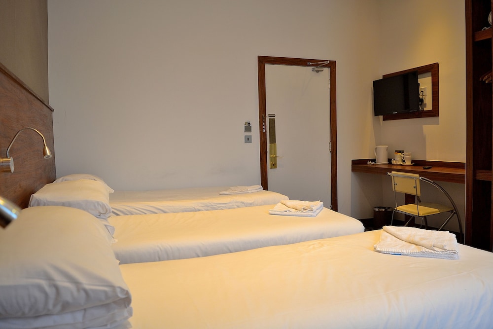 Leisure Inn Hotel 27/56