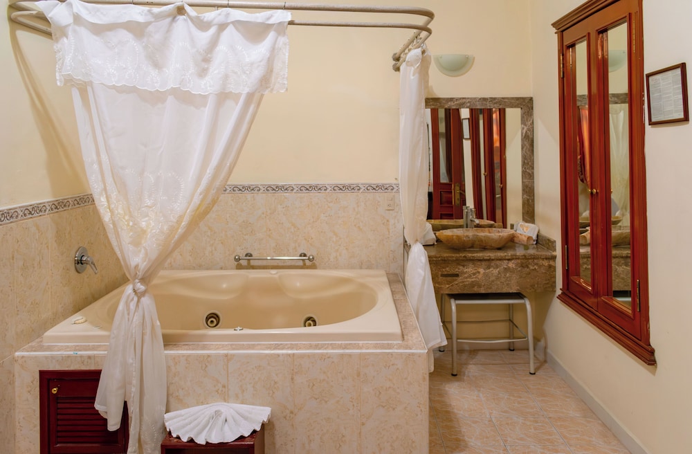 Hotel Gran Misiones Queretaro 48/49