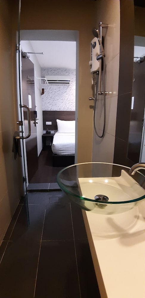 Miico Hotel Mount Austin 48/58