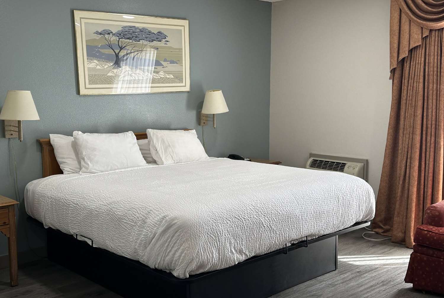 Days Inn By Wyndham Medford 5/22