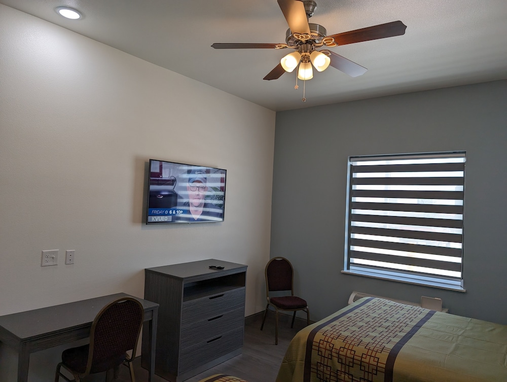 Texas Bungalows Hotel and Hotel Que at i35 Austin Pflugerville 30/43