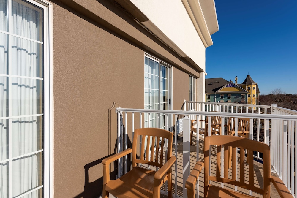 Hampton Inn Holland 3/55