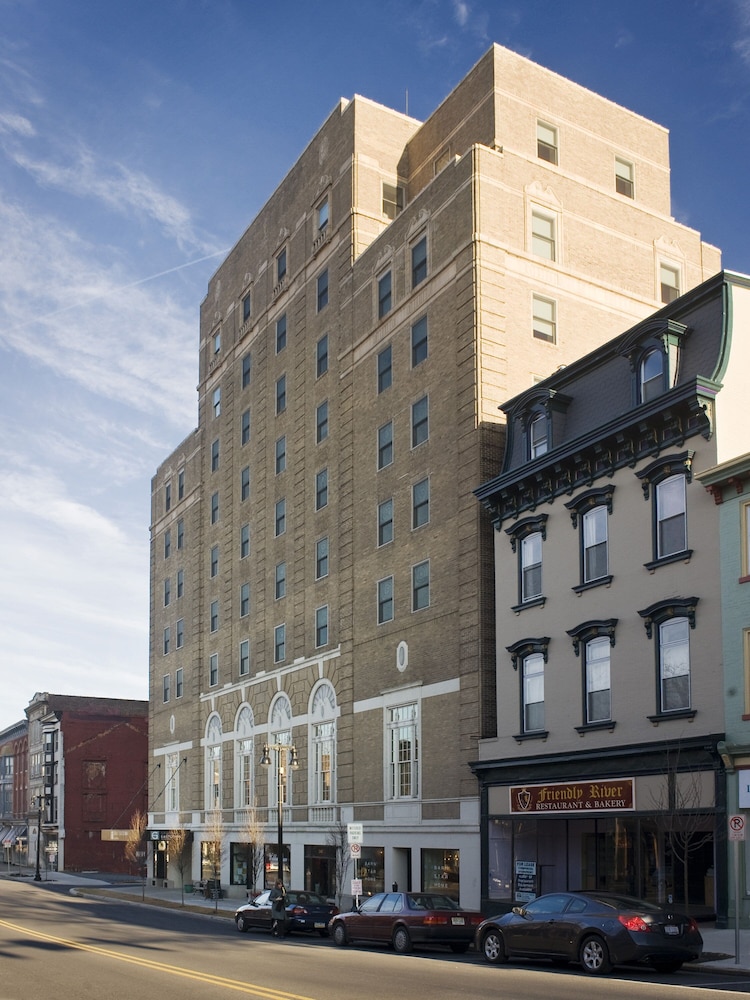 Grand Eastonian Suites Hotel 3/79