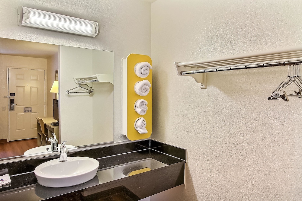 Motel6 Fremont, CA – North 53/58
