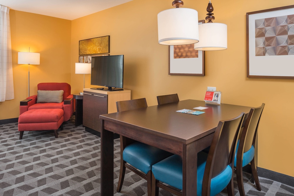 TownePlace Suites by Marriott New Hartford 32/48