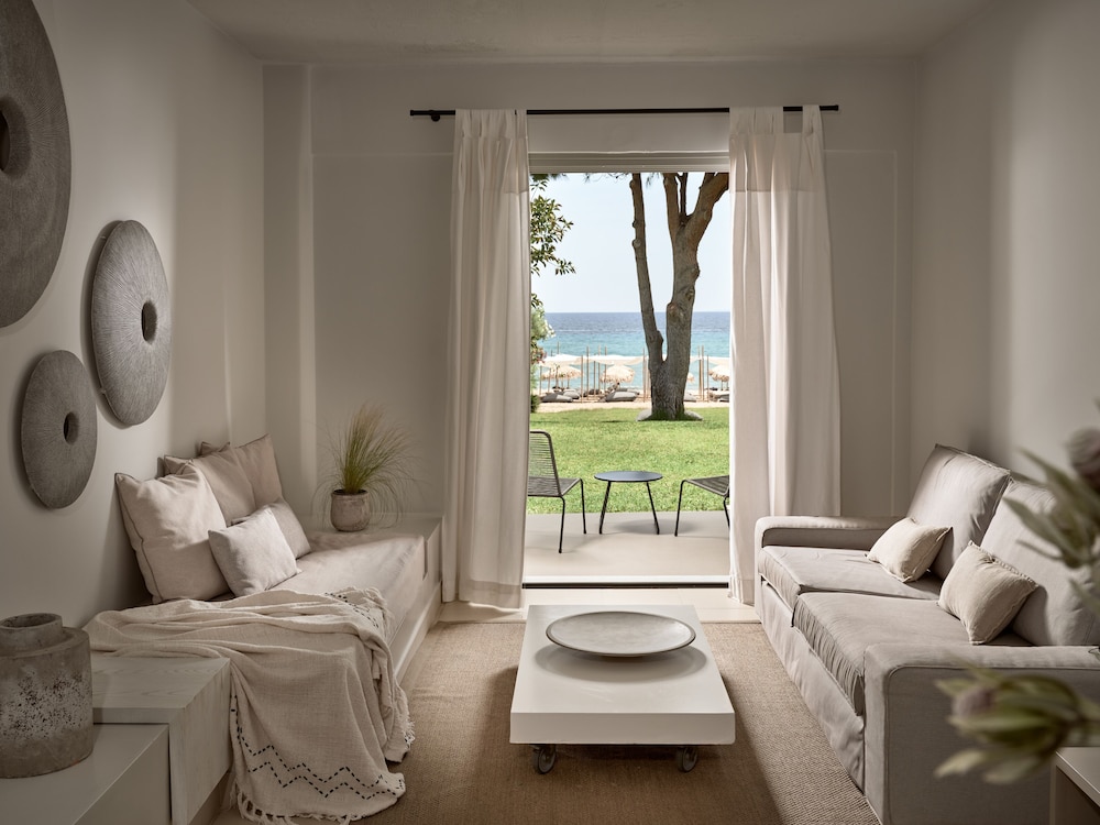 The Bay Hotel and Suites 19/60