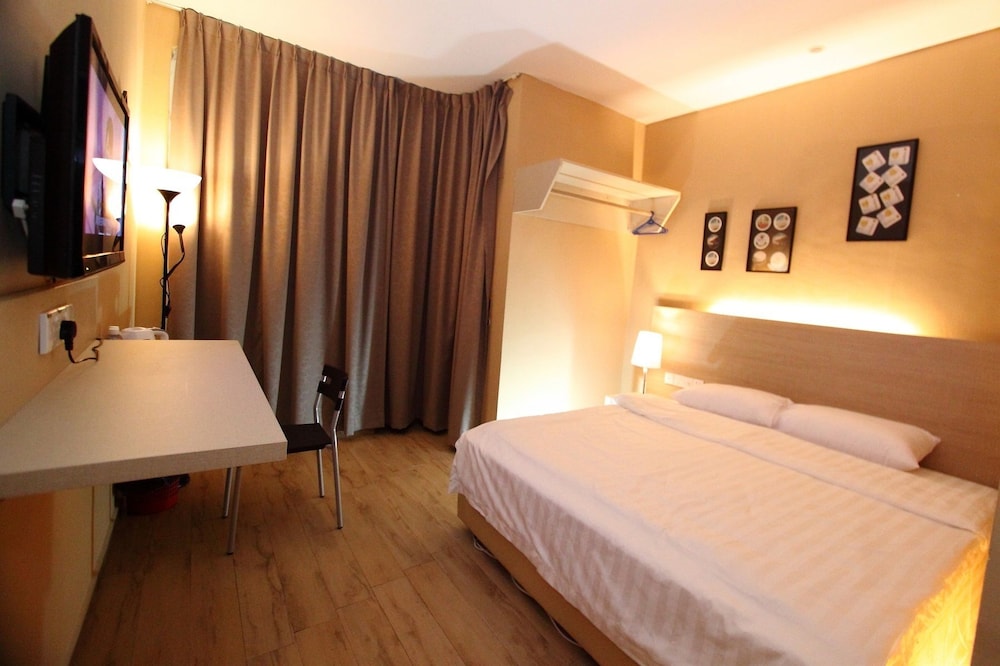 91 Street Boutique Inn 12/45
