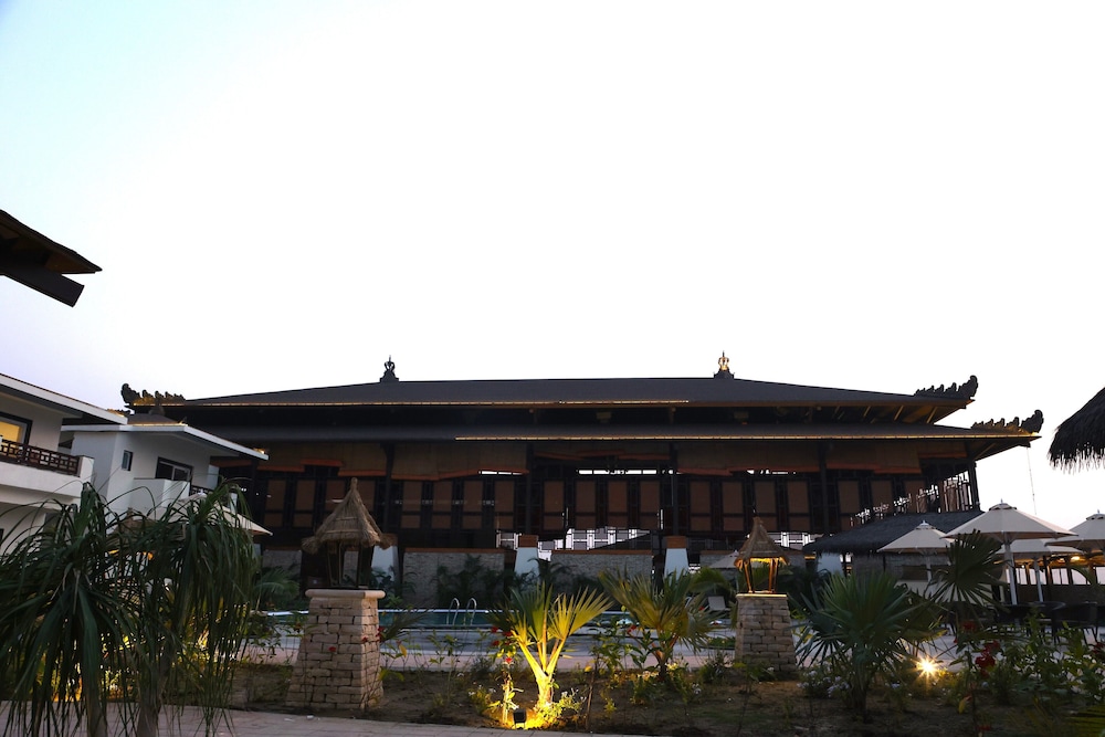 Shyama Sarovar Portico 3/64