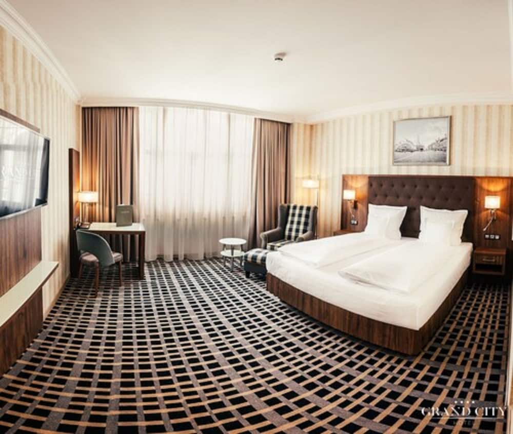 DELUXE, DOUBLE BED