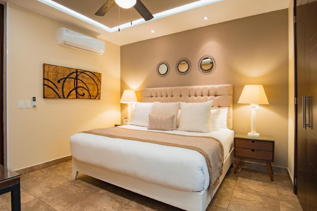 Suite, 2 King Beds, Lateral Side Ocean View