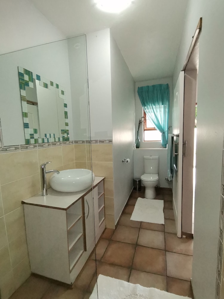 Rene's Guesthouse 39/45