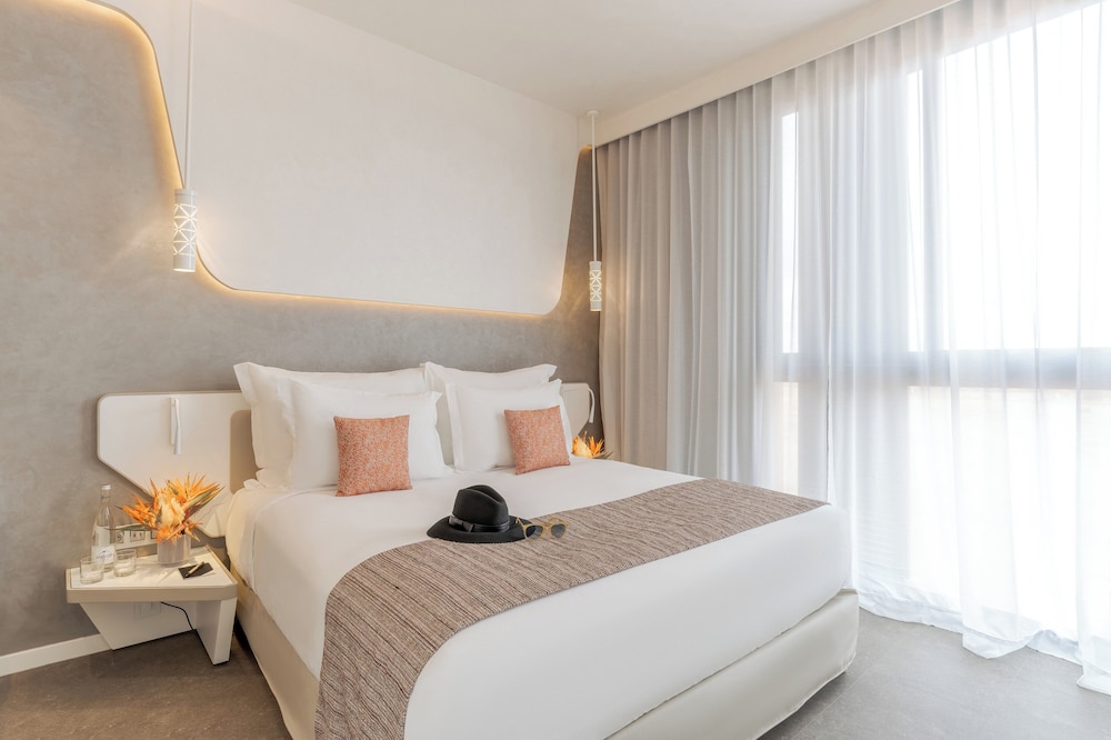 Avenue, Junior Suite, Double or Twin Bed