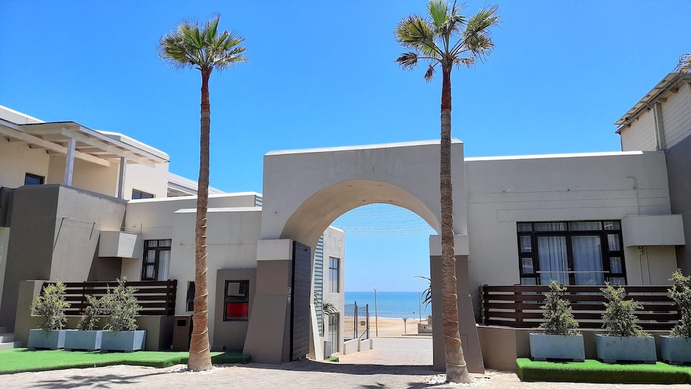 Atlantic Villa Boutique Guesthouse 65/71