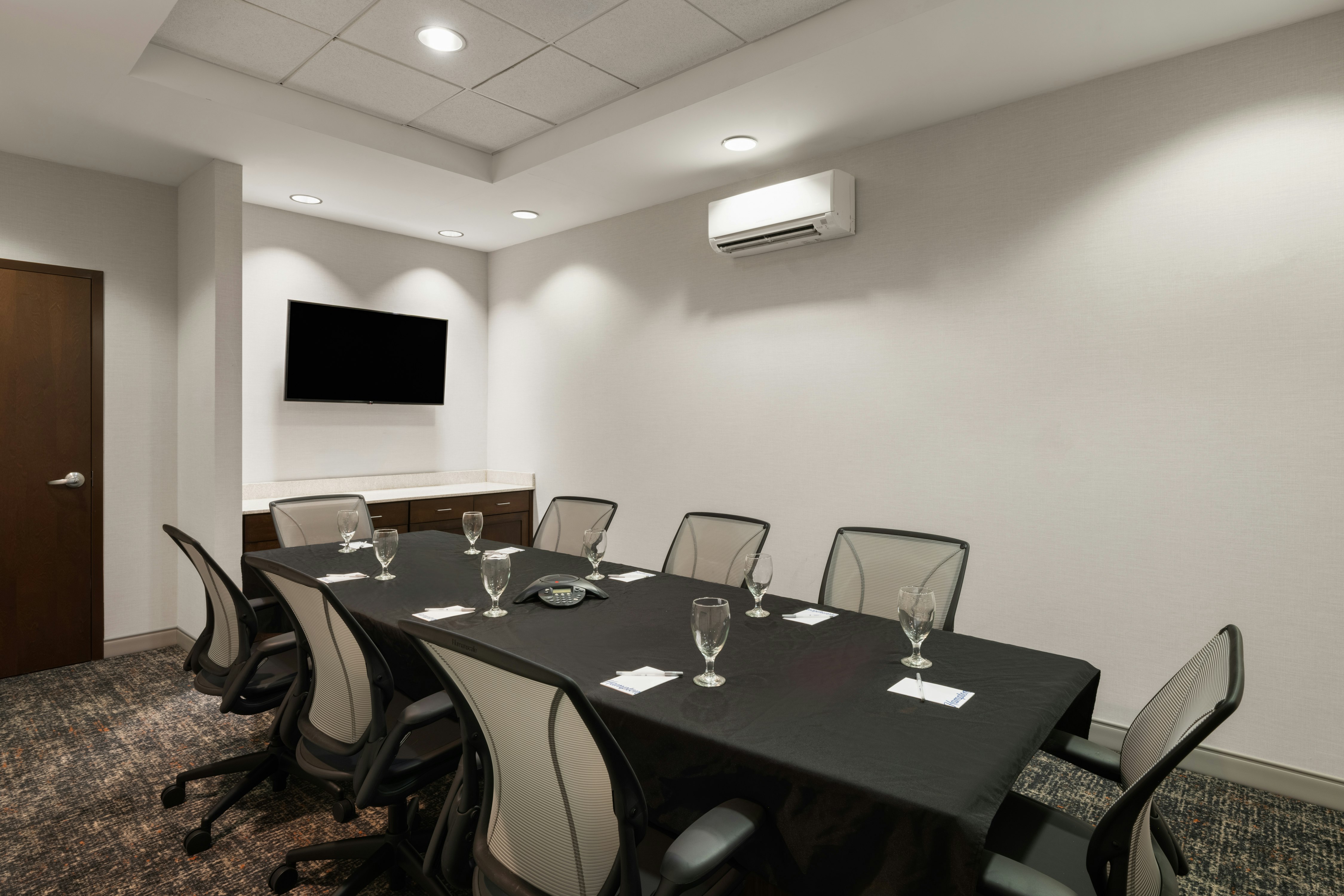 Hampton Inn Suites Deland 63/77