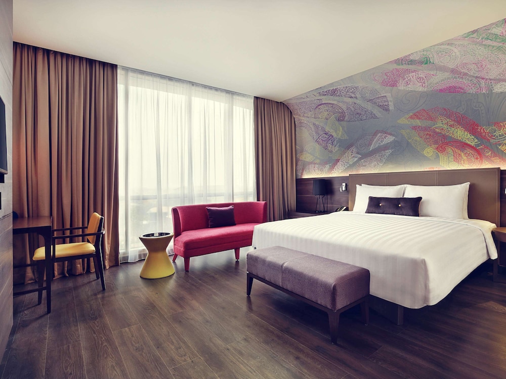 Mercure Karawang 13/66