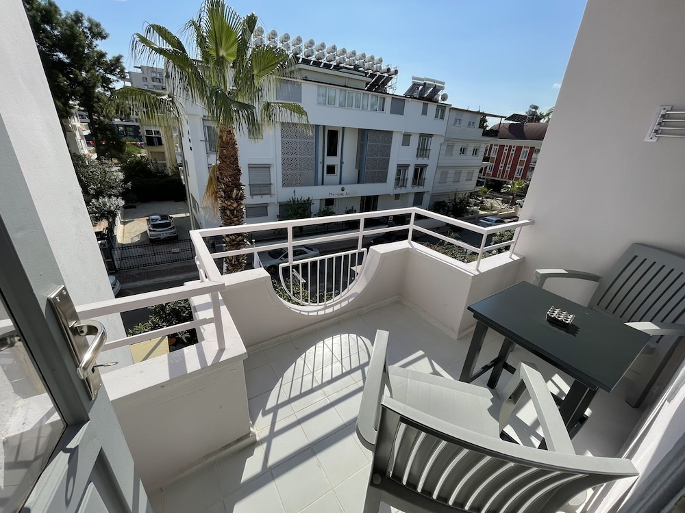 OPERA Boutique Hotel 2/24