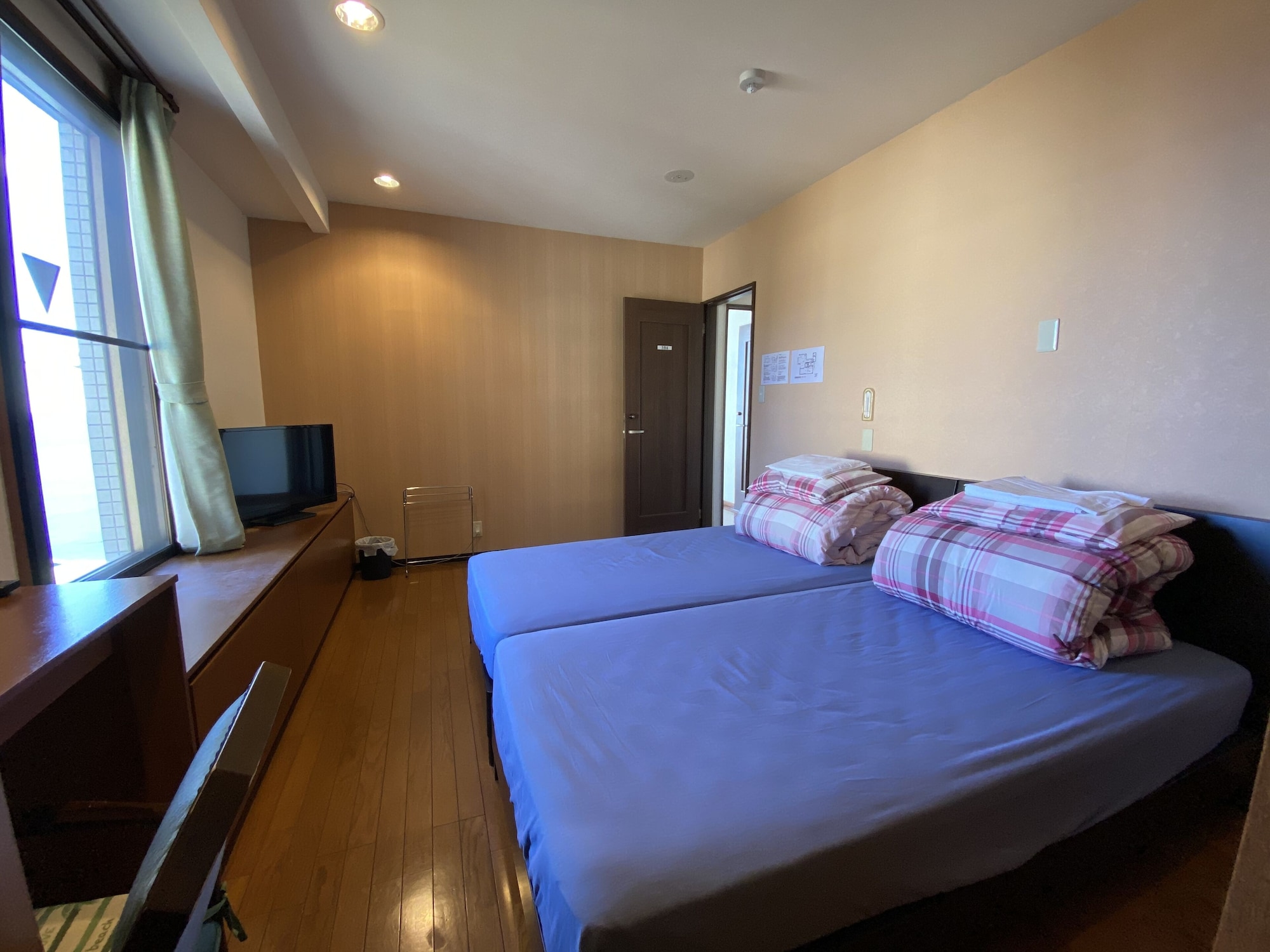 Private, Western, Twin Beds, Partial Sea View, Sofa