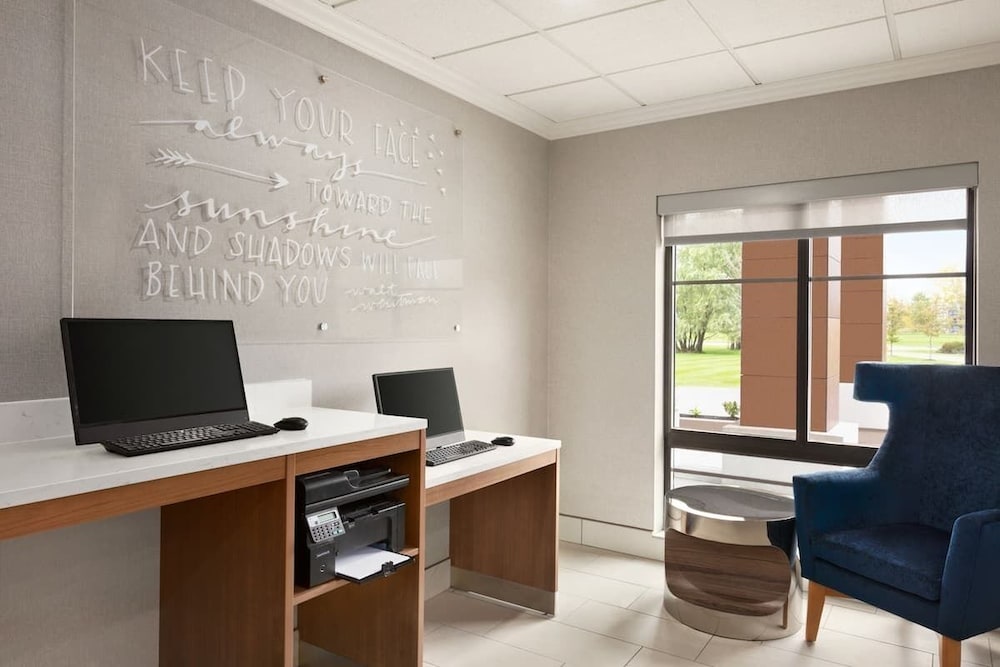 La Quinta Inn And Suites by Wyndham Lackawanna 36/39