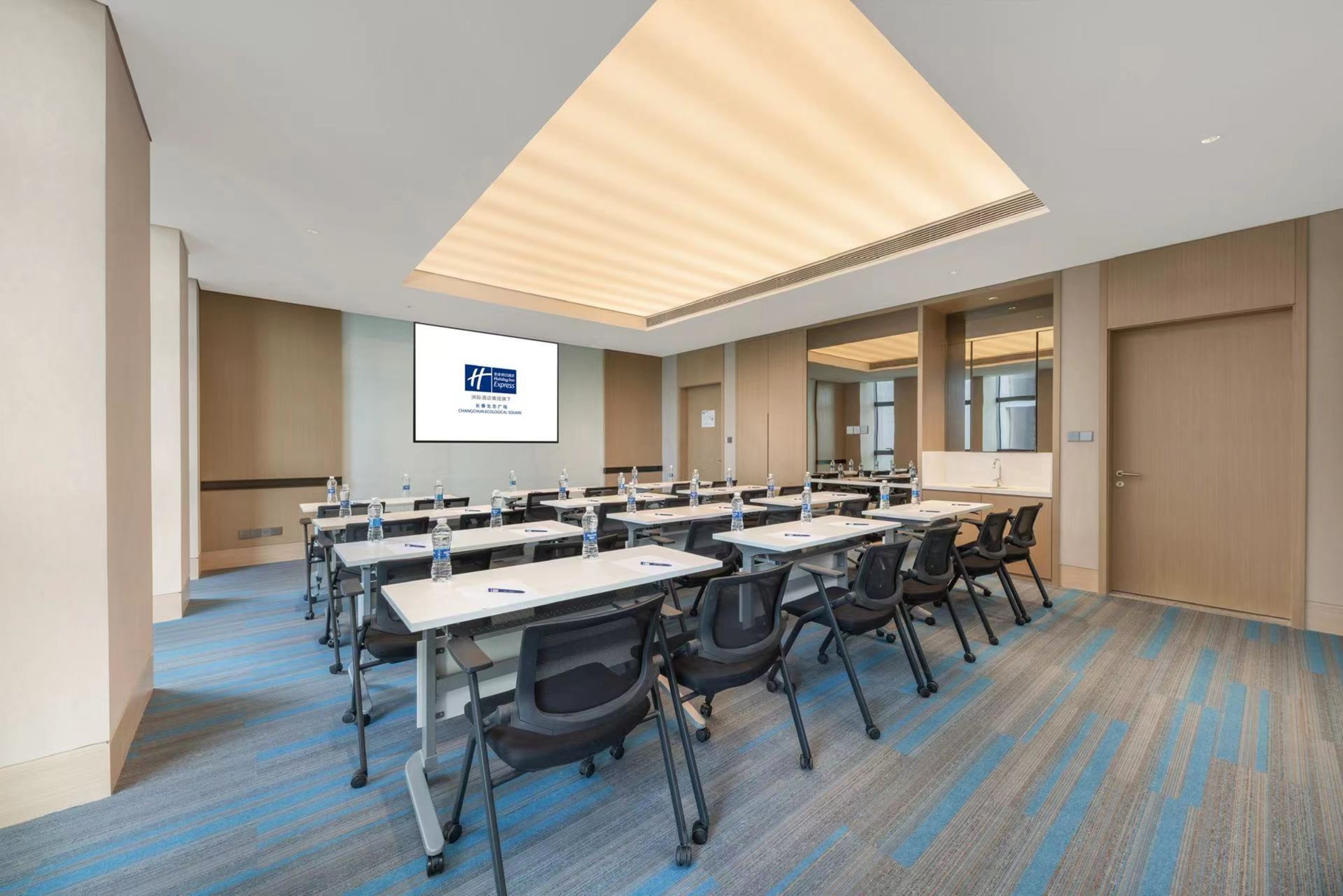 Holiday Inn Express Changchun Ecological Square 17/22